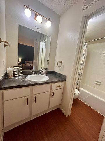 4209 Avenue B Ave 106, Austin, TX 78751