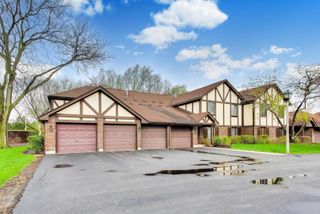 1048 Harbour Court 2B, Wheeling, IL 60090