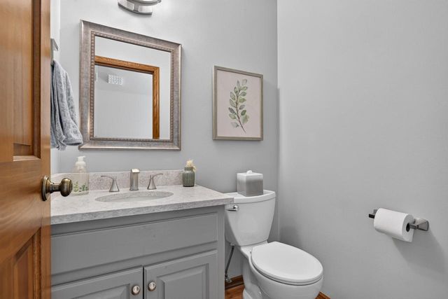 4134 S Victoria COURT, New Berlin, WI 53151