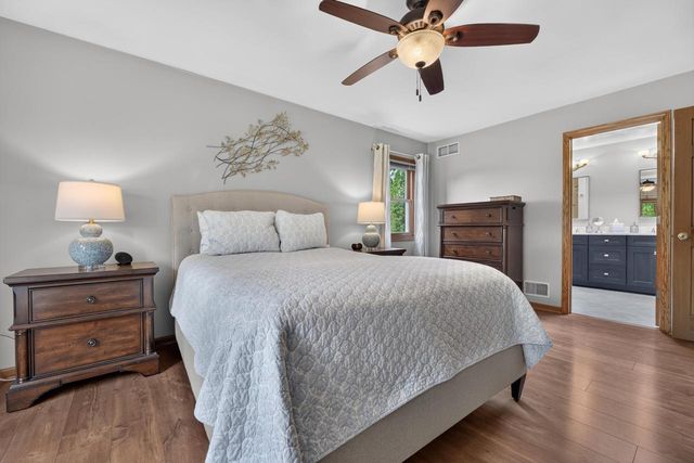 4134 S Victoria COURT, New Berlin, WI 53151