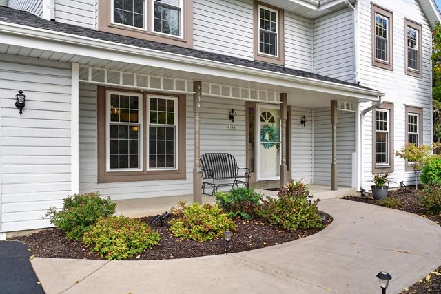4134 S Victoria COURT, New Berlin, WI 53151