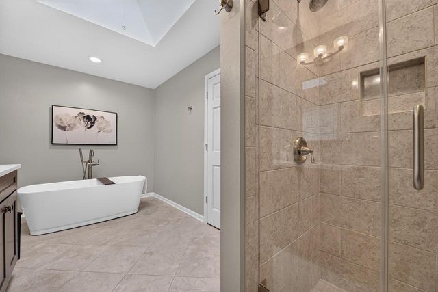4134 S Victoria COURT, New Berlin, WI 53151
