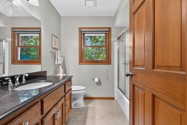 4134 S Victoria COURT, New Berlin, WI 53151