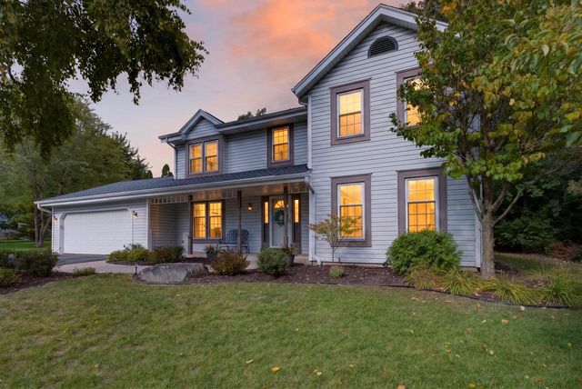 4134 S Victoria COURT, New Berlin, WI 53151