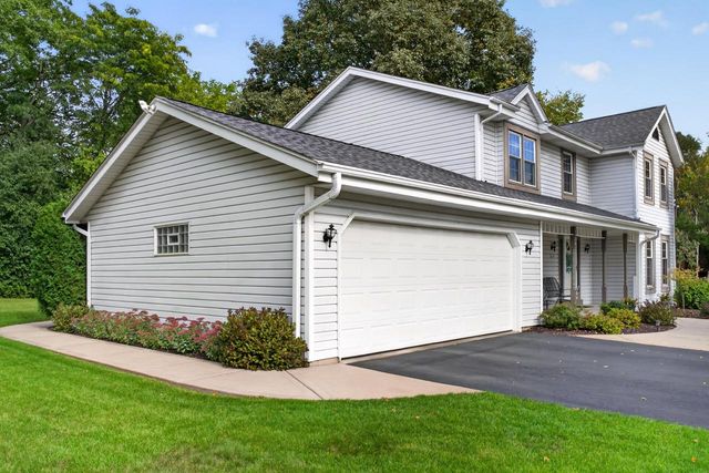 4134 S Victoria COURT, New Berlin, WI 53151