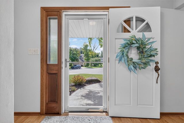 4134 S Victoria COURT, New Berlin, WI 53151