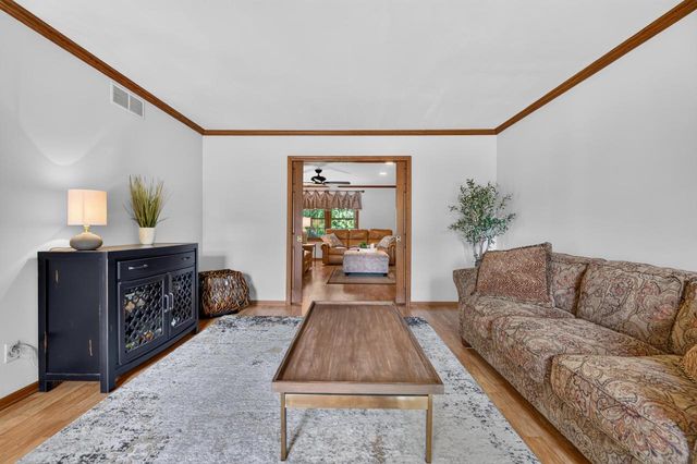 4134 S Victoria COURT, New Berlin, WI 53151