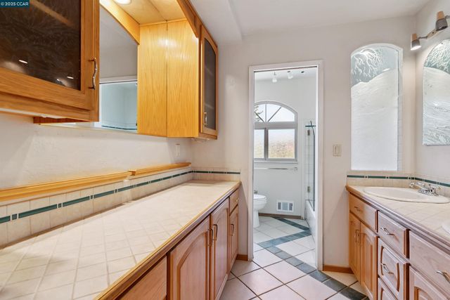 395 El Divisadero Ave, Walnut Creek, CA 94598