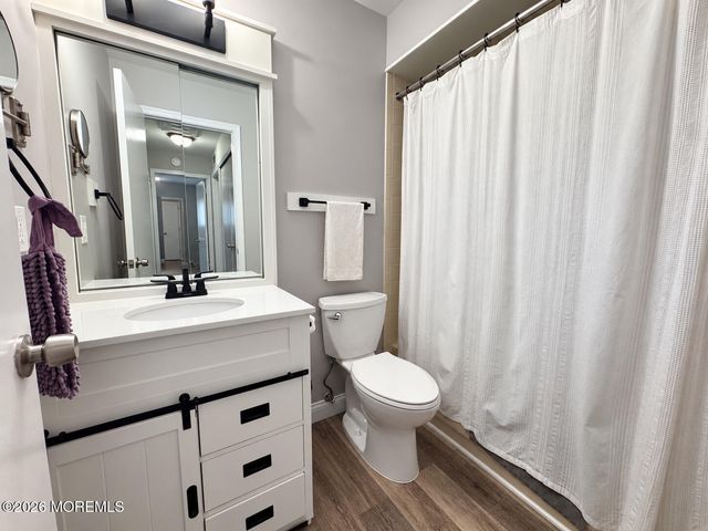 11 Interlaken Court 6, Freehold, NJ 07728