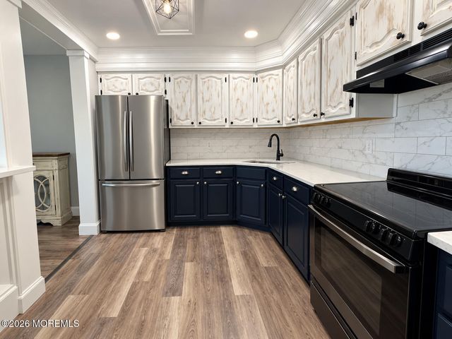 11 Interlaken Court 6, Freehold, NJ 07728