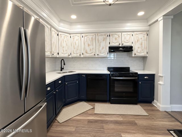 11 Interlaken Court 6, Freehold, NJ 07728