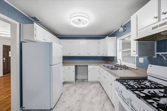 1304 Cardinal Street, Arlington, TX 76010