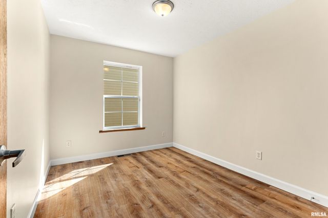 113 S COLUMBUS Street, North Pekin, IL 61554