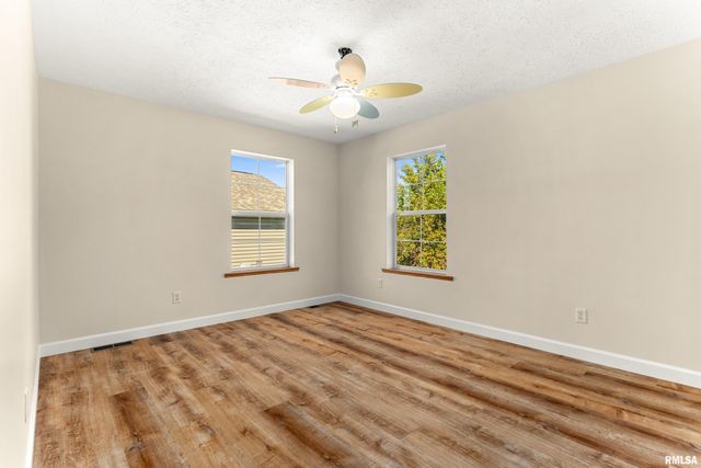 113 S COLUMBUS Street, North Pekin, IL 61554