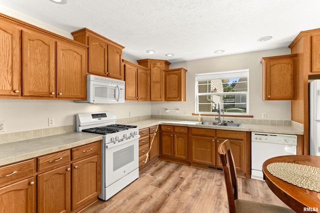 113 S COLUMBUS Street, North Pekin, IL 61554