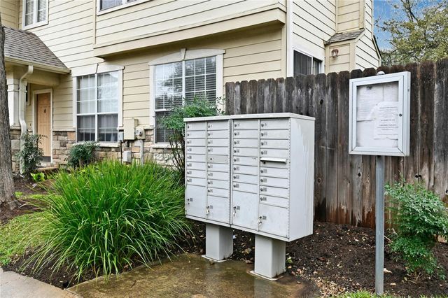 8518 Cahill DR 9, Austin, TX 78729