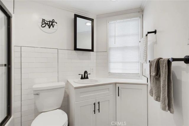 1073 W Upland Avenue, San Pedro, CA 90732