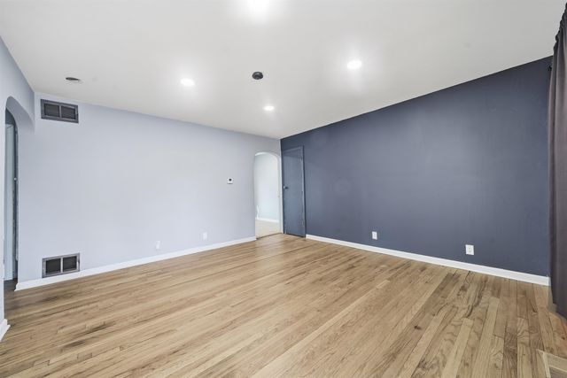 1751 S Volutsia Ave, Wichita, KS 67211