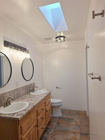 997 Calle Carmilita, Santa Fe, NM 87505