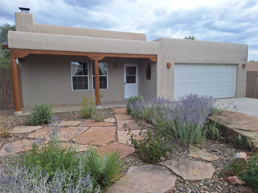 997 Calle Carmilita, Santa Fe, NM 87505