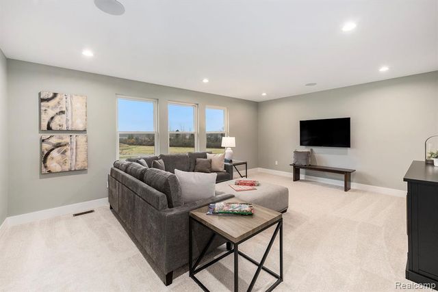 7699 Orchard Lane, Washington, MI 48095