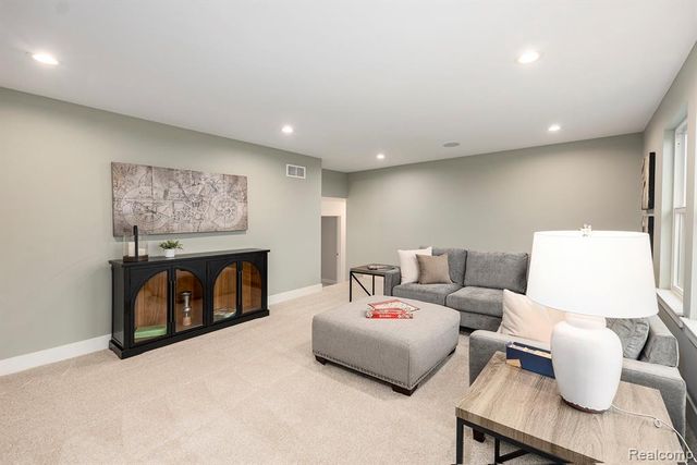 7699 Orchard Lane, Washington, MI 48095