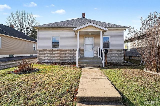 215 Louisa Avenue, Dupo, IL 62239