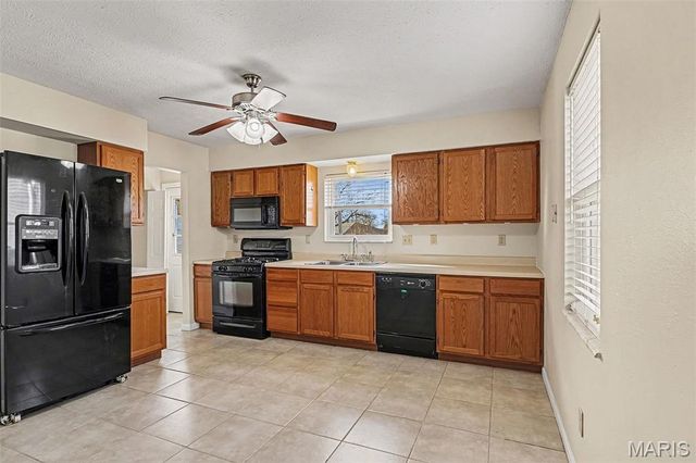 215 Louisa Avenue, Dupo, IL 62239