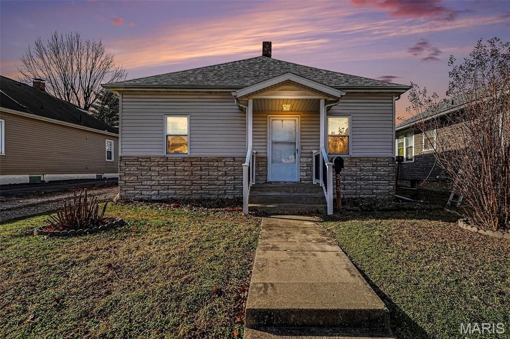 215 Louisa Avenue, Dupo, IL 62239