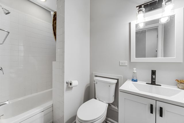 1817 N Honore Street 1R, Chicago, IL 60622