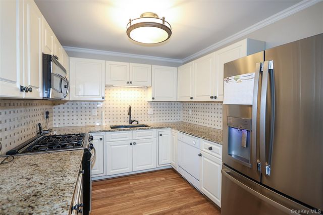 833 Madeira Boulevard, Melville, NY 11747