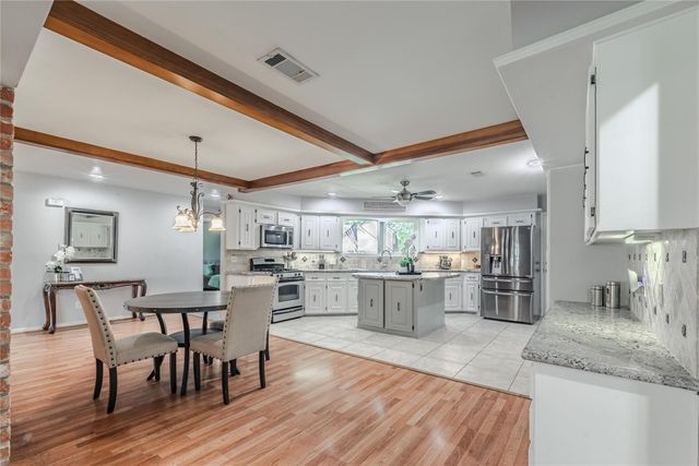 601 S Rivershire Drive, Conroe, TX 77304