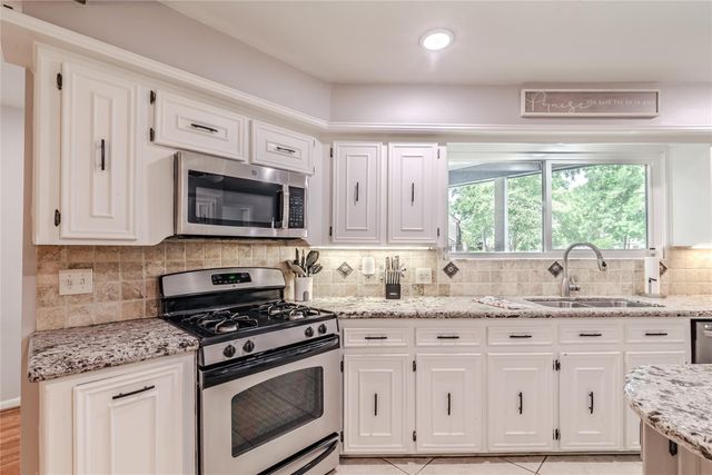 601 S Rivershire Drive, Conroe, TX 77304