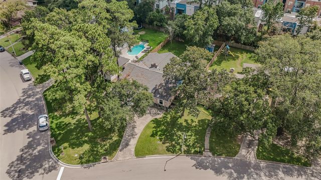 601 S Rivershire Drive, Conroe, TX 77304