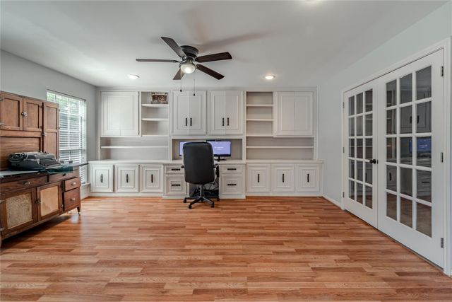 601 S Rivershire Drive, Conroe, TX 77304