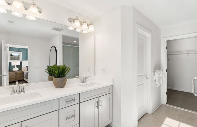 31 Emerald Run 18, Shrewsbury, MA 01545