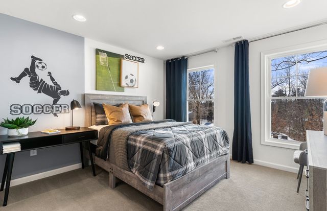 31 Emerald Run 18, Shrewsbury, MA 01545