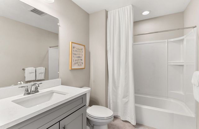 31 Emerald Run 18, Shrewsbury, MA 01545