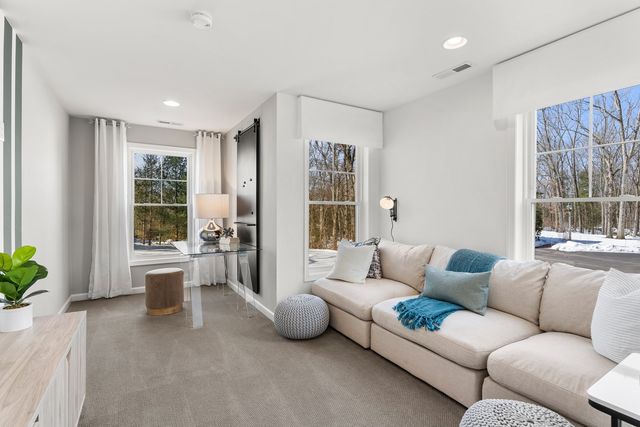 31 Emerald Run 18, Shrewsbury, MA 01545