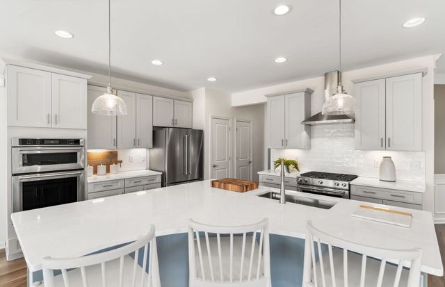 31 Emerald Run 18, Shrewsbury, MA 01545