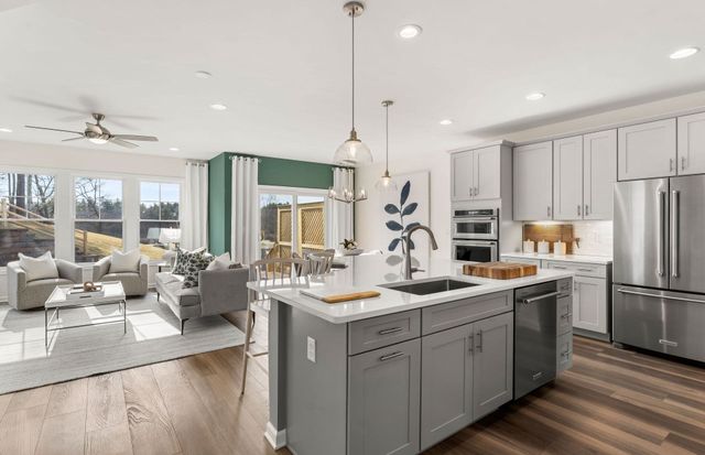 31 Emerald Run 18, Shrewsbury, MA 01545