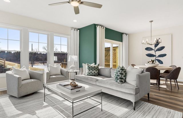 31 Emerald Run 18, Shrewsbury, MA 01545