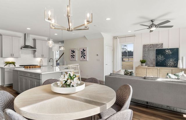 31 Emerald Run 18, Shrewsbury, MA 01545