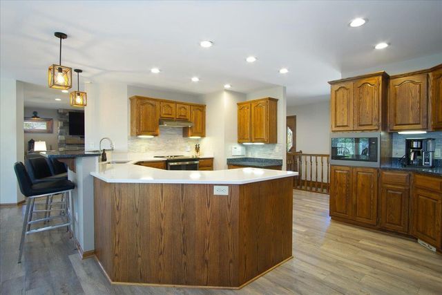 1801 Maplecrest Drive, Verona, WI 53593
