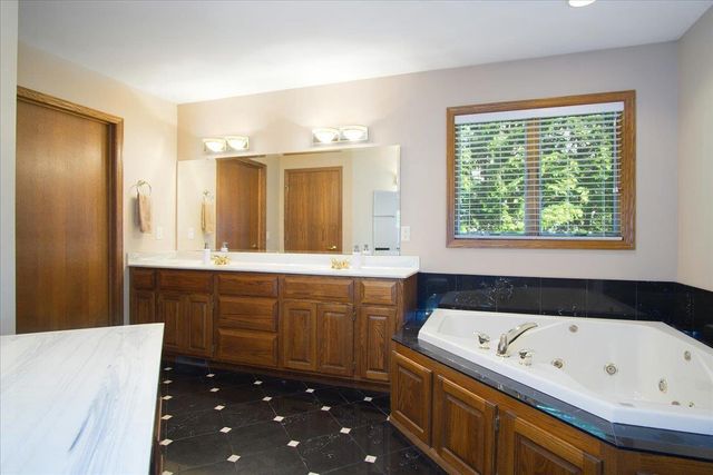 1801 Maplecrest Drive, Verona, WI 53593