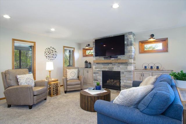 1801 Maplecrest Drive, Verona, WI 53593