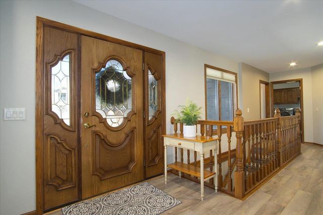 1801 Maplecrest Drive, Verona, WI 53593