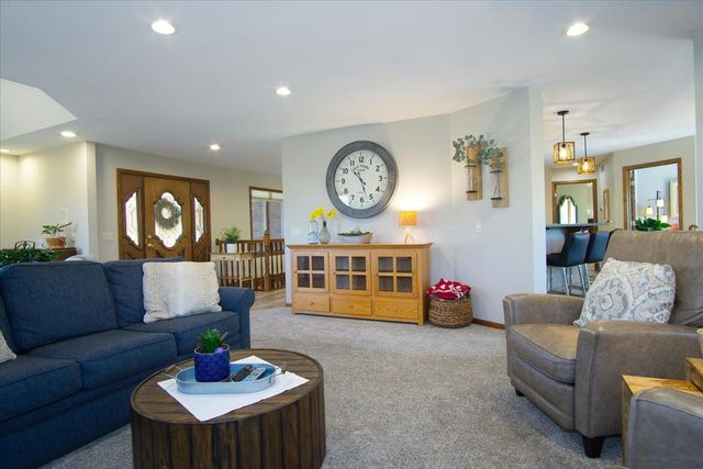 1801 Maplecrest Drive, Verona, WI 53593