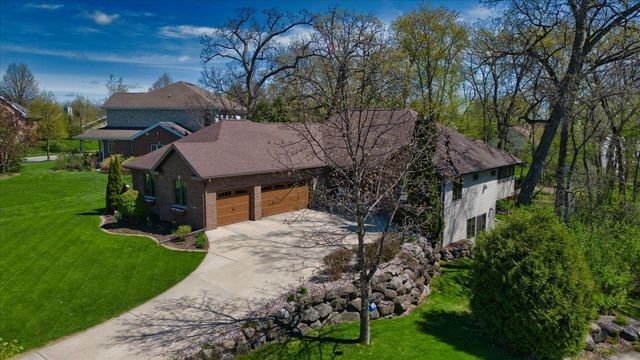 1801 Maplecrest Drive, Verona, WI 53593
