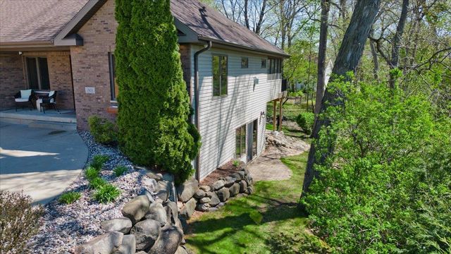 1801 Maplecrest Drive, Verona, WI 53593